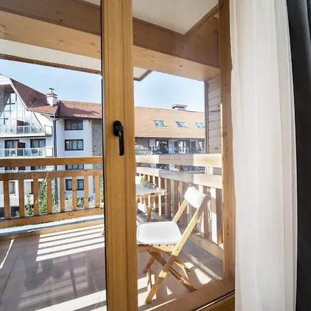 Bright Studio With Mountain View And Fireplace 아파트